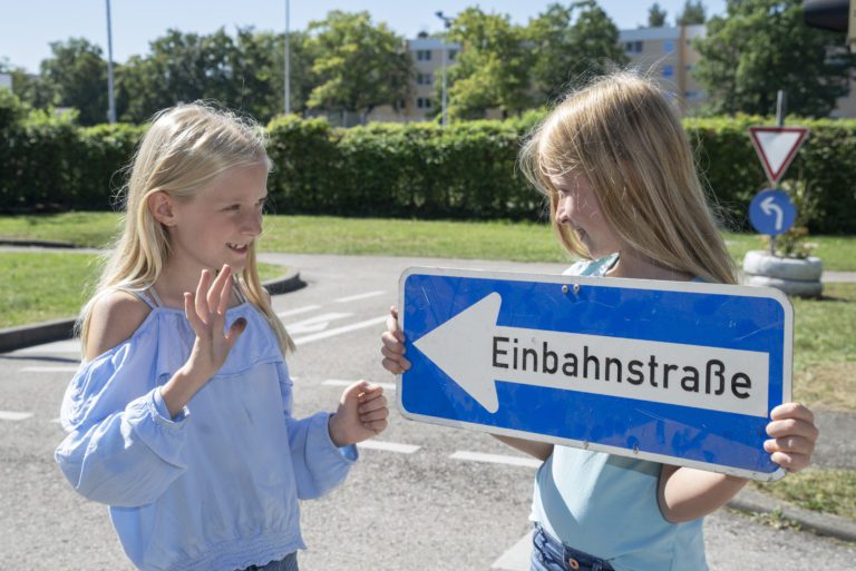 Einbahnstraße Verkehrszeichen Schild