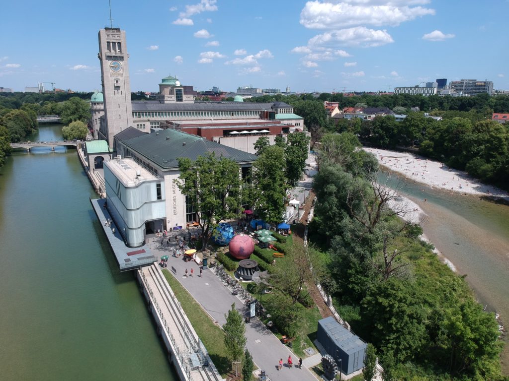 Überblick Foto über die Praterinsel in München während des Inselfestes und Festival der zukunft 2023