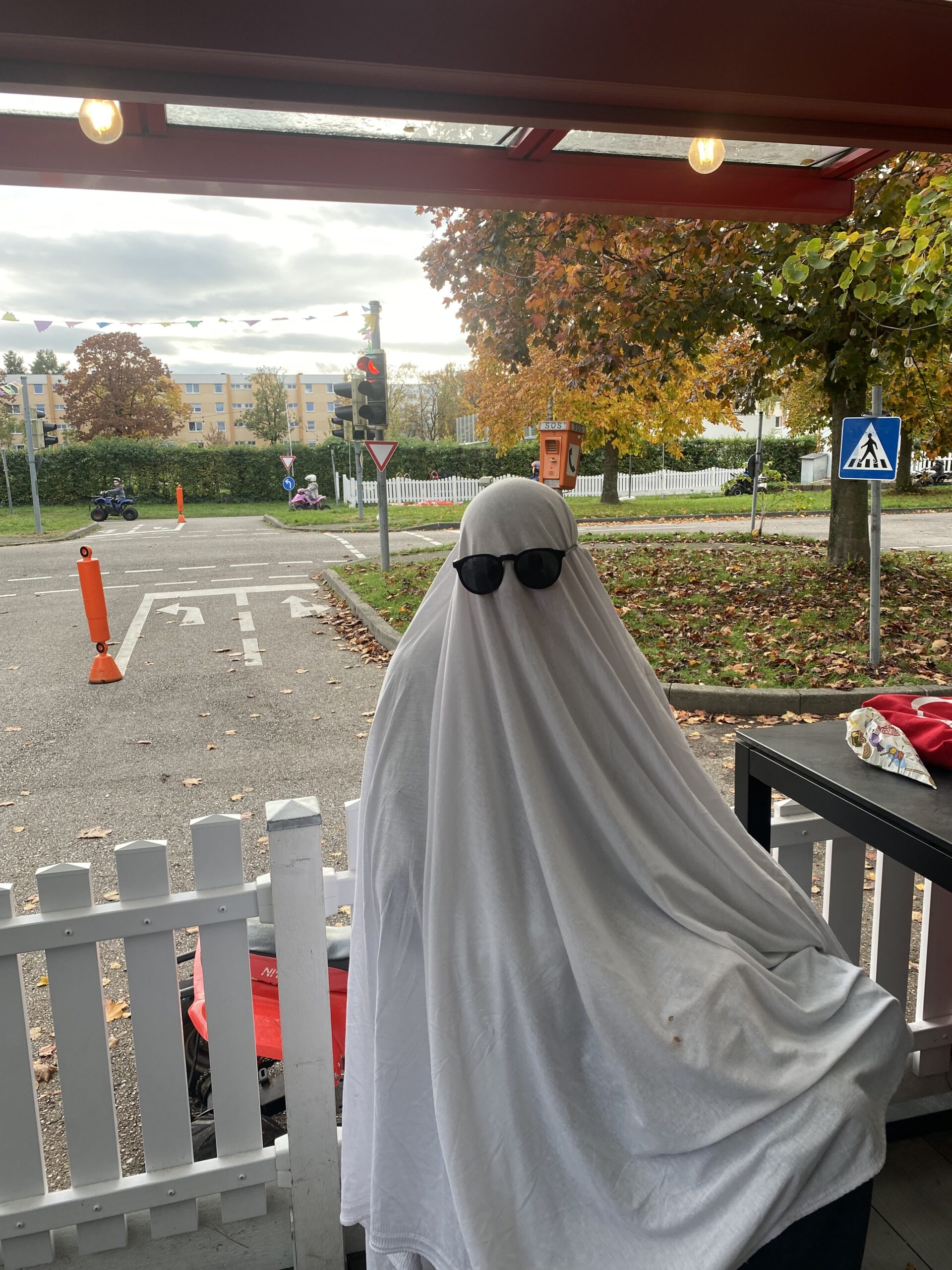 Geister mit Sonnenbrille bei Kiddi-Car